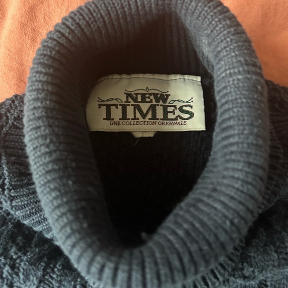 Turtleneck dark blue knit sweater - Picture 3 of 3